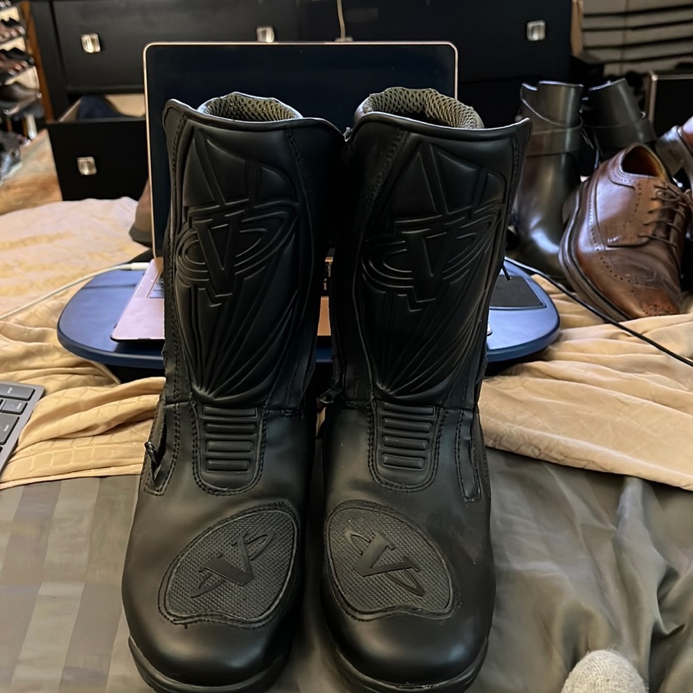 Nighthawk D1 Gore-Tex Vega Brand New $289.95 Retail.